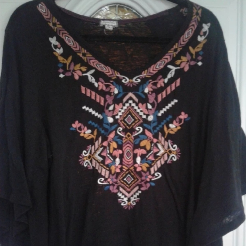 Black Tribal Embroidered Flowy Sleeve